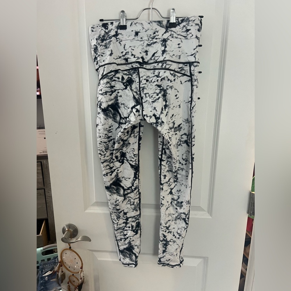 Dragonfly White and Black Marble Pattern Workout Leggings